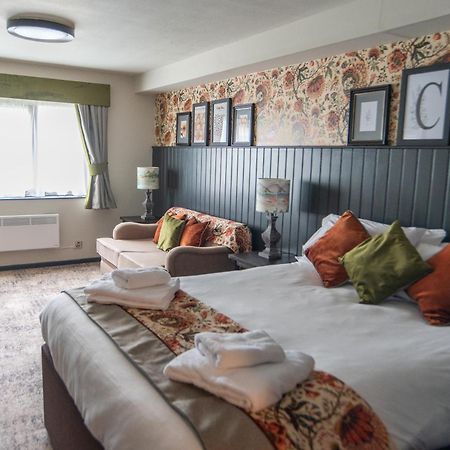 Cat & Lion Country Pub And Hotel Уорингтън Екстериор снимка