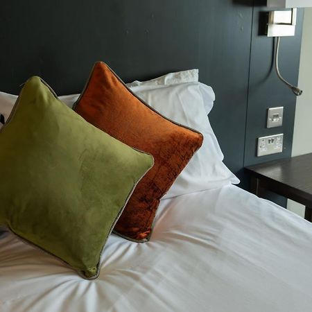 Cat & Lion Country Pub And Hotel Уорингтън Екстериор снимка