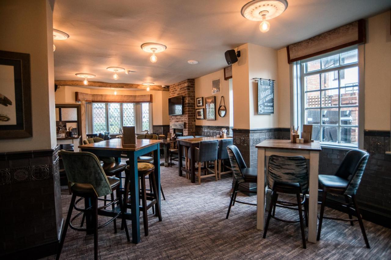 Cat & Lion Country Pub And Hotel Уорингтън Екстериор снимка