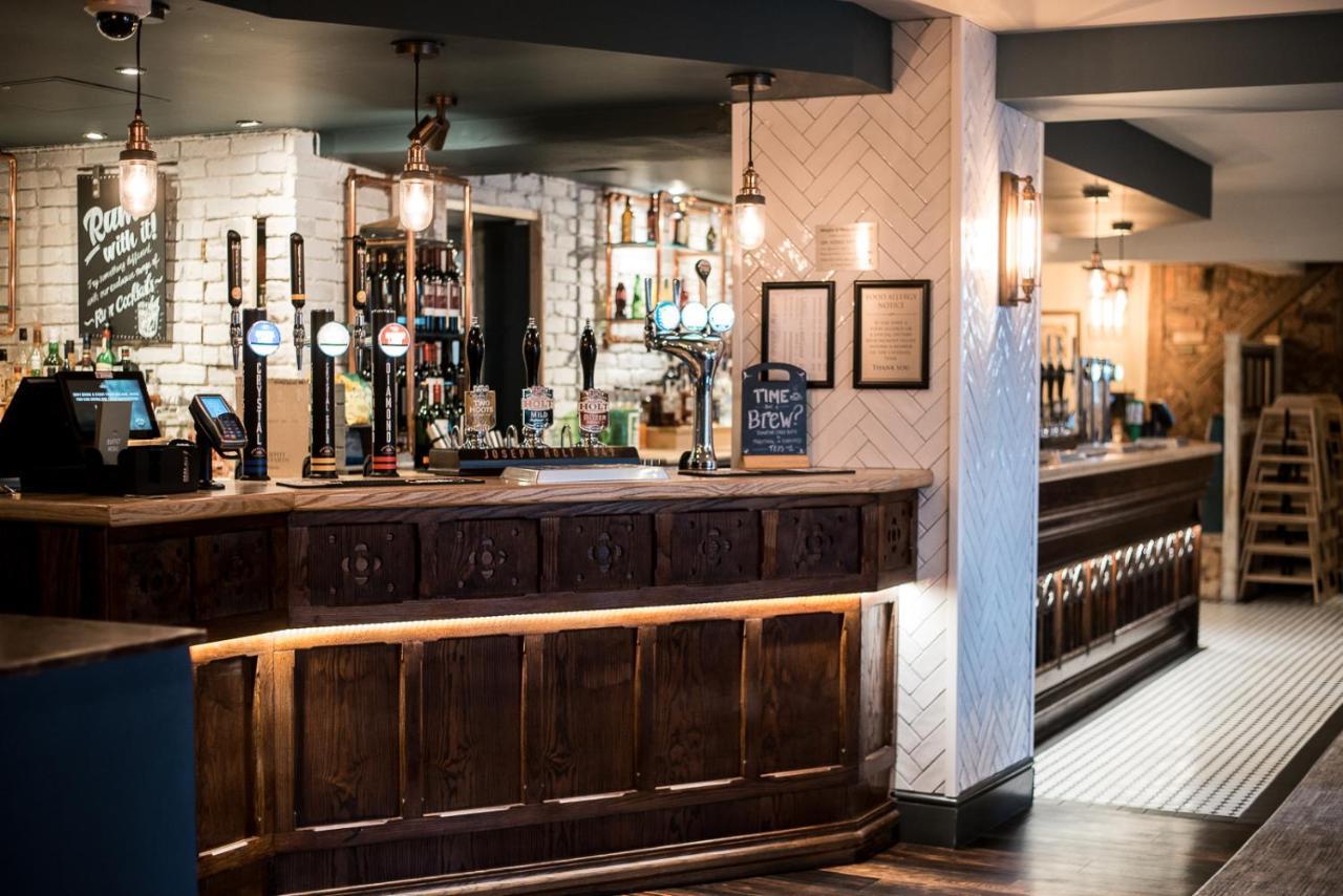Cat & Lion Country Pub And Hotel Уорингтън Екстериор снимка