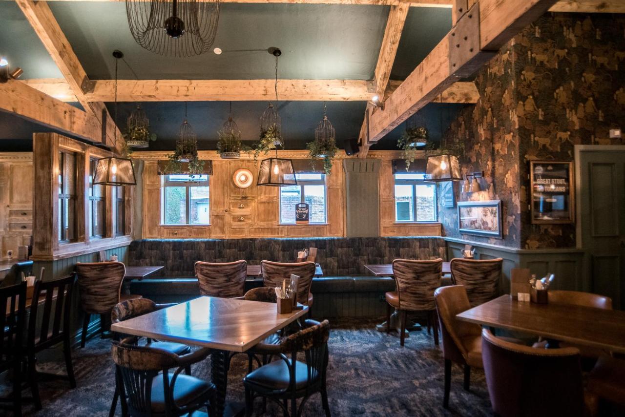 Cat & Lion Country Pub And Hotel Уорингтън Екстериор снимка