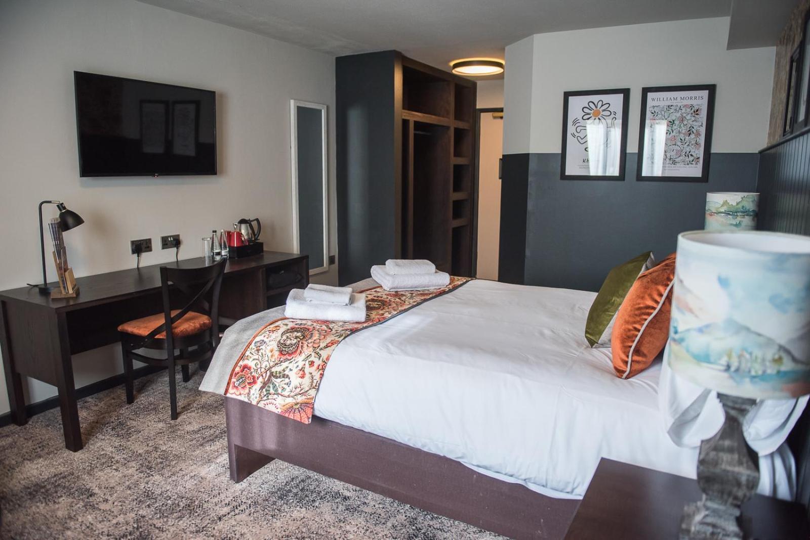Cat & Lion Country Pub And Hotel Уорингтън Екстериор снимка